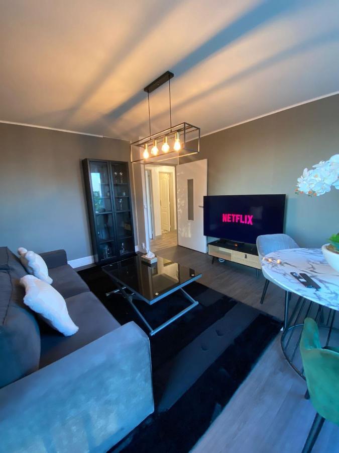 Appartement Familial Wifi Netflix Amazon Prime Saint-Cyr-lʼÉcole Zewnętrze zdjęcie